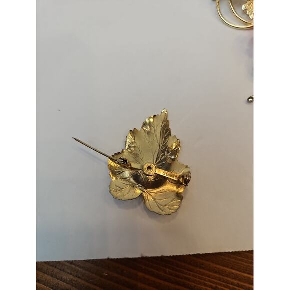 Lot Of Six Gold Tone Vintage Pin Brooches - Picture 6 of 16